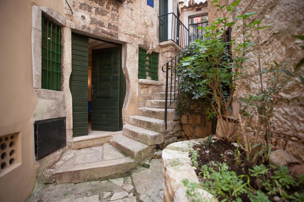 Deluxe Apartment Casa Flores With Sea View & Terrace Rovinj Exterior photo